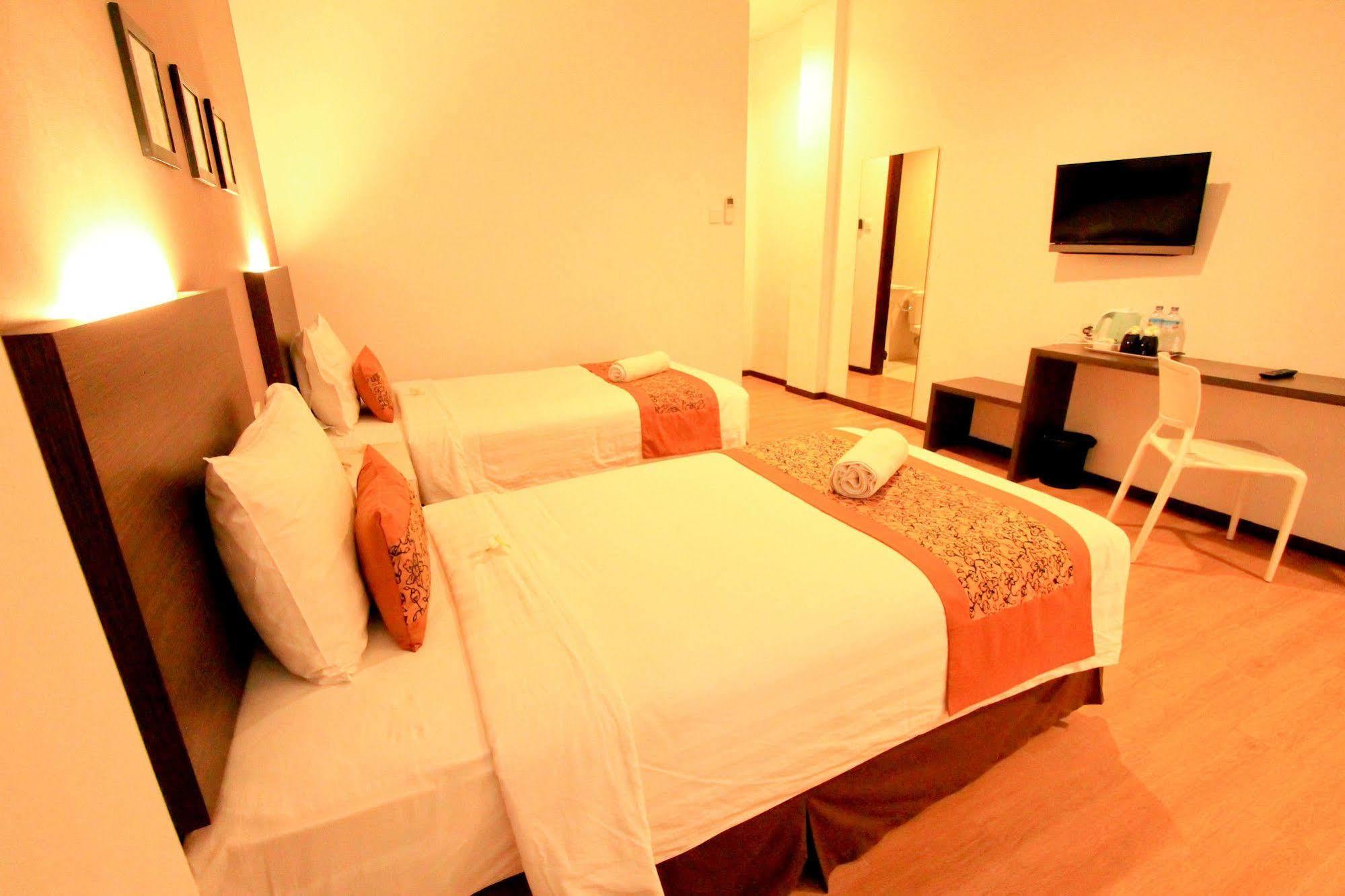 Sunwood Hotel Arianz Матарам Екстериор снимка